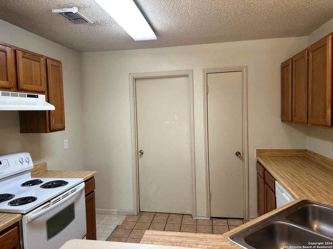 7515 Rimhurst - Photo 5 of 9