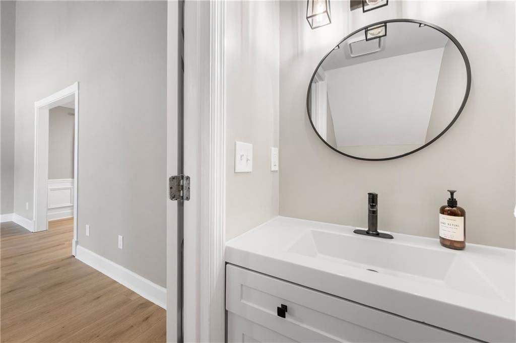 1393 Poplar Pointe Se - Photo 7 of 29
