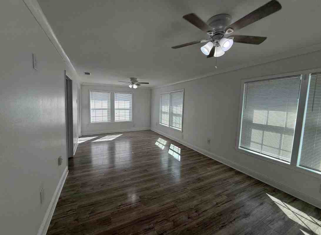 1209 E Polk St - Photo 3 of 6