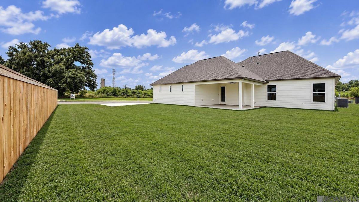 7025 Ardennes Dr - Photo 3 of 23