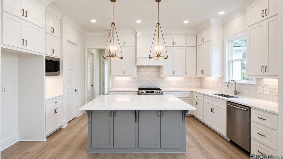 7025 Ardennes Dr - Photo 6 of 23