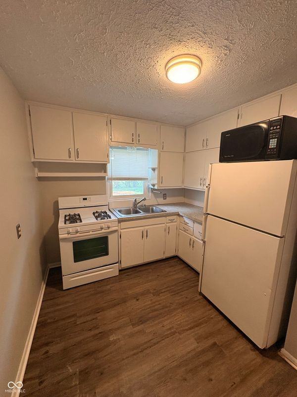 6321 Douglas Rd - Photo 6 of 11
