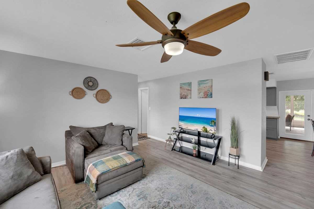 2506 Se 8th Ave - Photo 4 of 22
