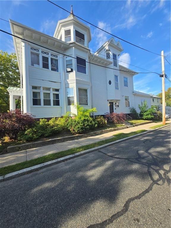 190 Verndale Ave ##2 - Photo 2 of 11