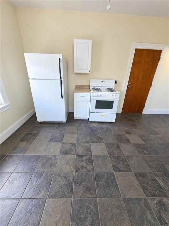 190 Verndale Ave ##2 - Photo 6 of 11