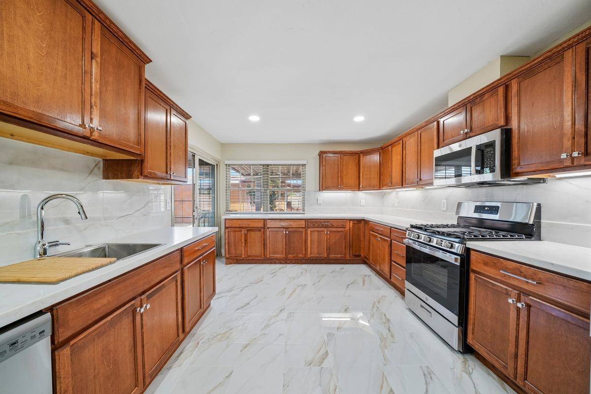 27200 La Prada Way - Photo 2 of 41