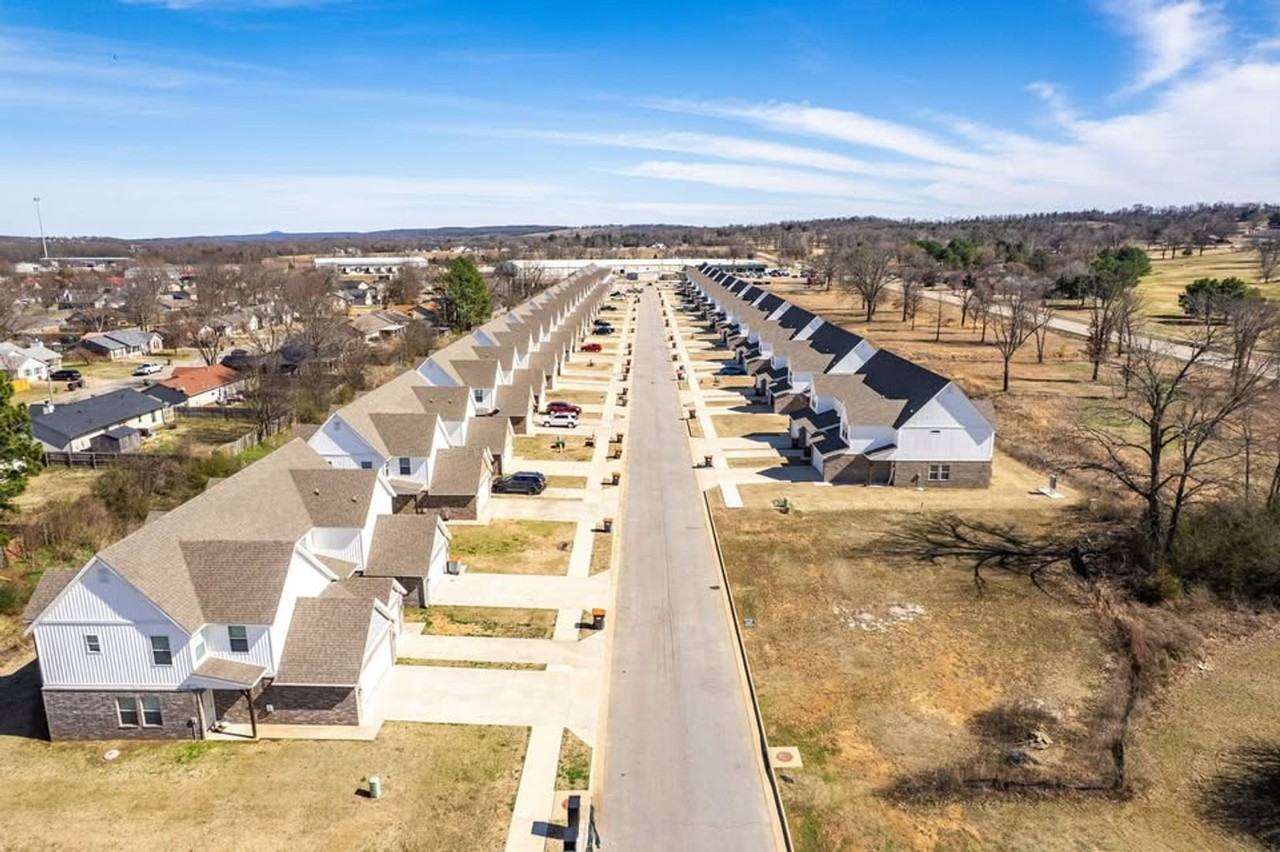 Rogers Equity - (MR/RM) - Photo 2 of 12