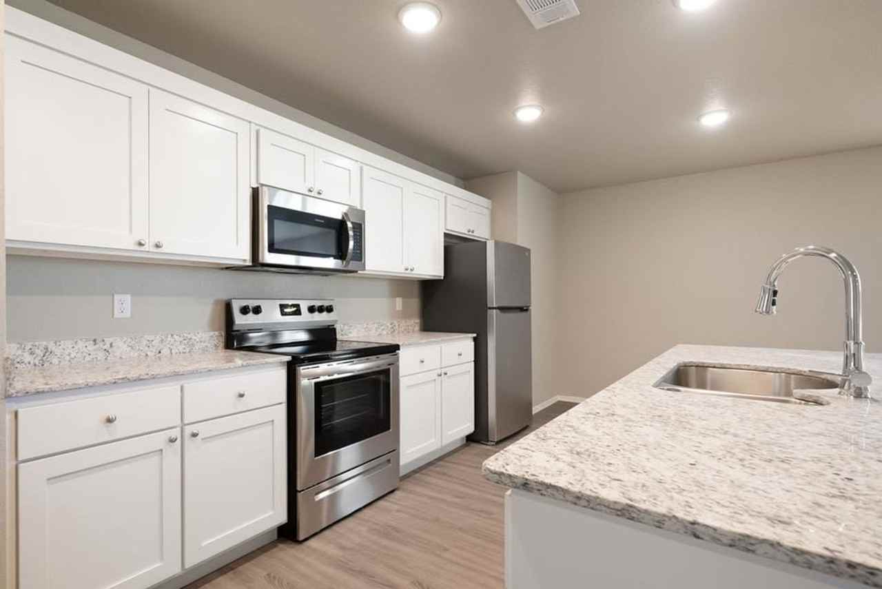 Rogers Equity - (MR/RM) - Photo 3 of 12