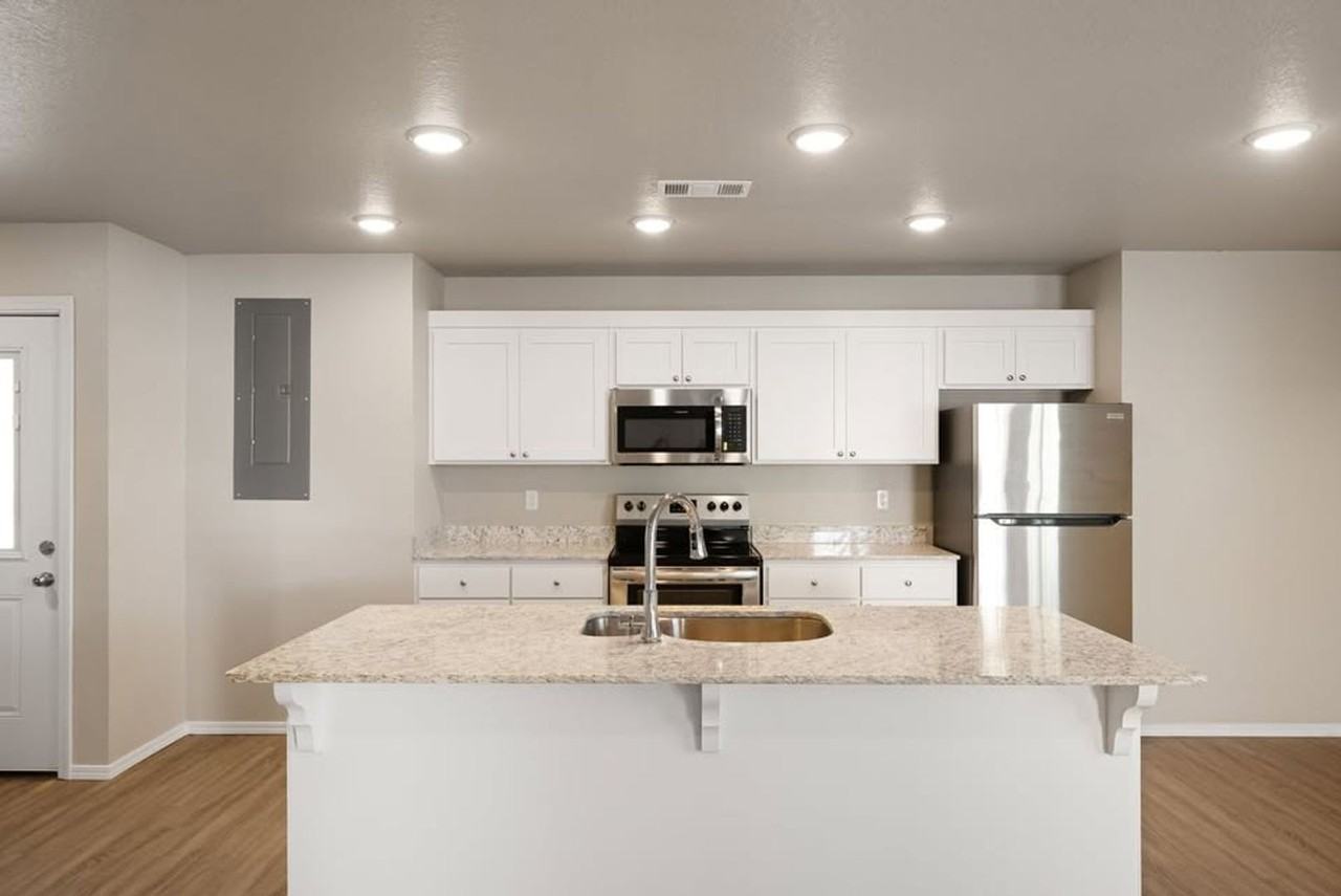 Rogers Equity - (MR/RM) - Photo 4 of 12