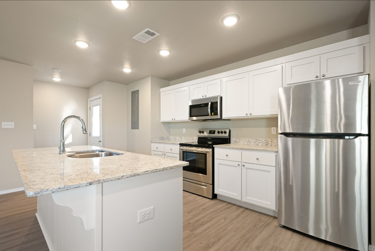 Rogers Equity - (MR/RM) - Photo 6 of 12