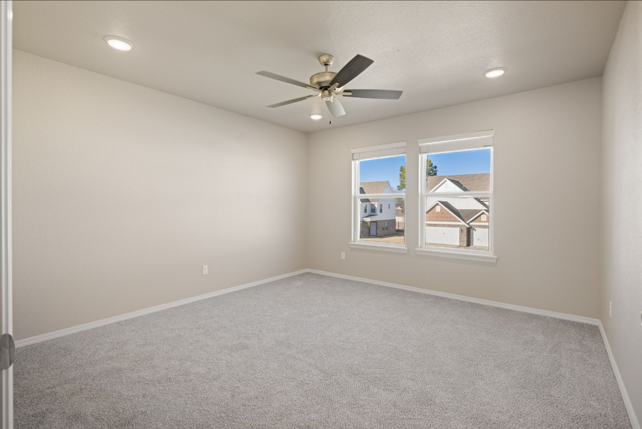 Rogers Equity - (MR/RM) - Photo 7 of 12