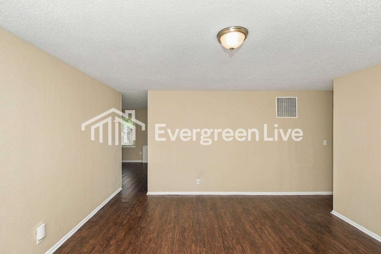 3671 N Brentwood Ave - Photo 3 of 15