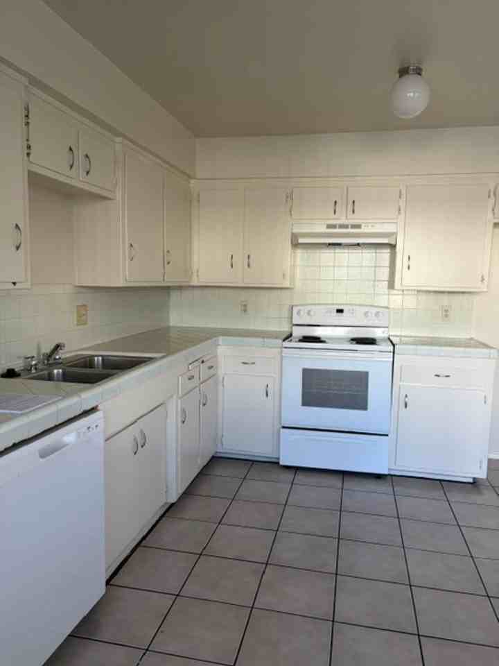 1811 Lacey St #18 - Photo 5 of 14