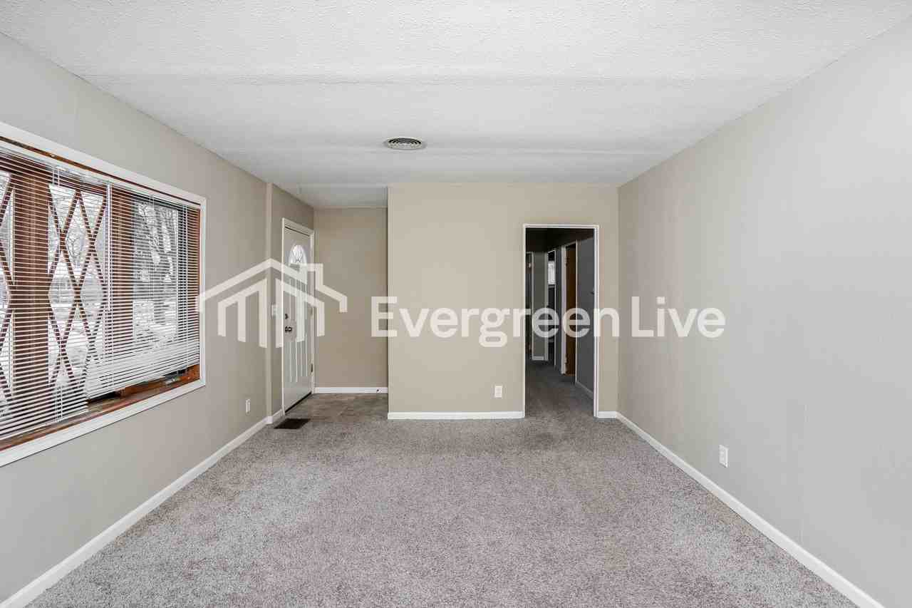 6322 W Morgan Ave - Photo 3 of 15