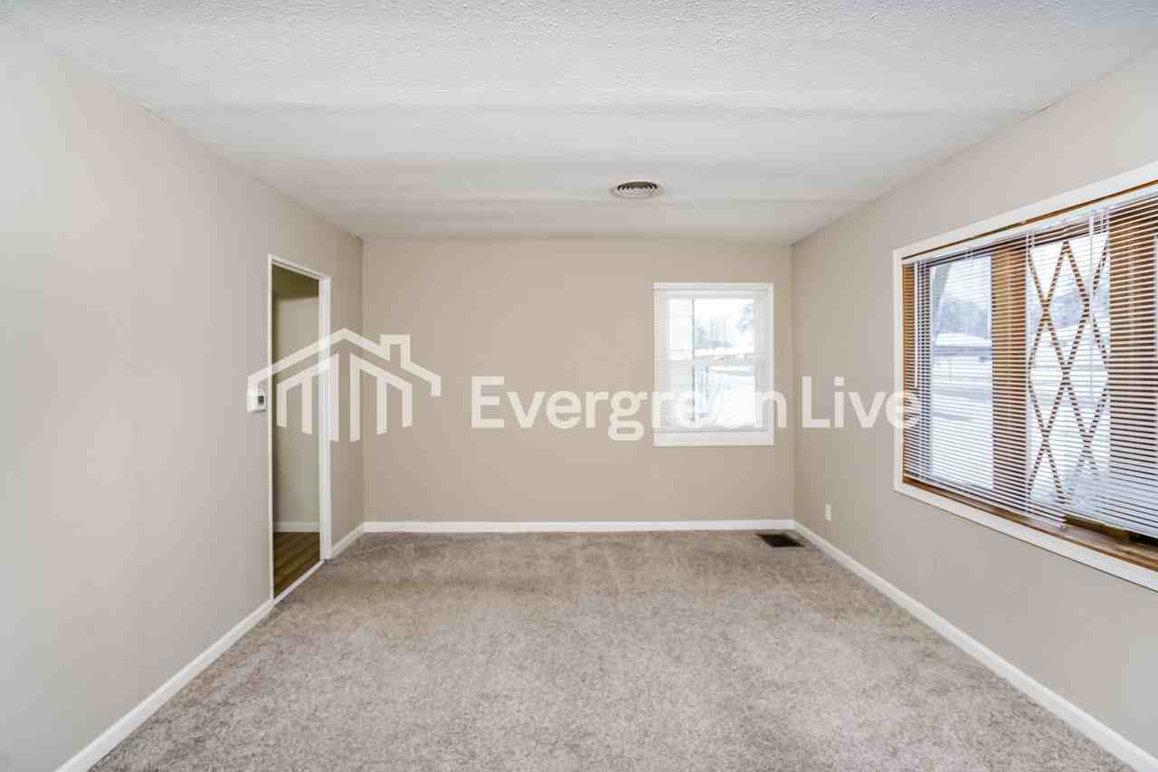 6322 W Morgan Ave - Photo 4 of 15