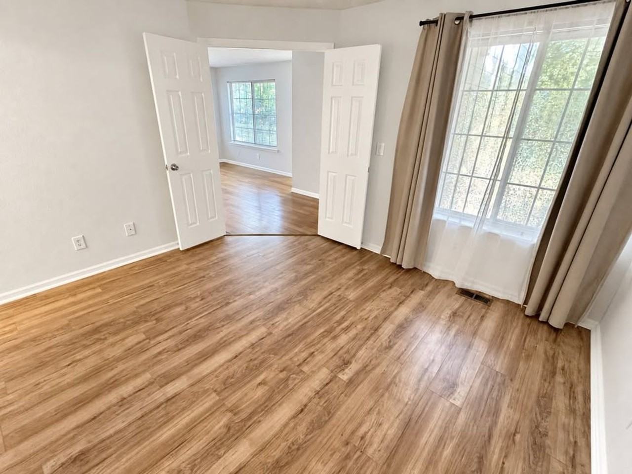 4871 White Rock Cir - Photo 3 of 16