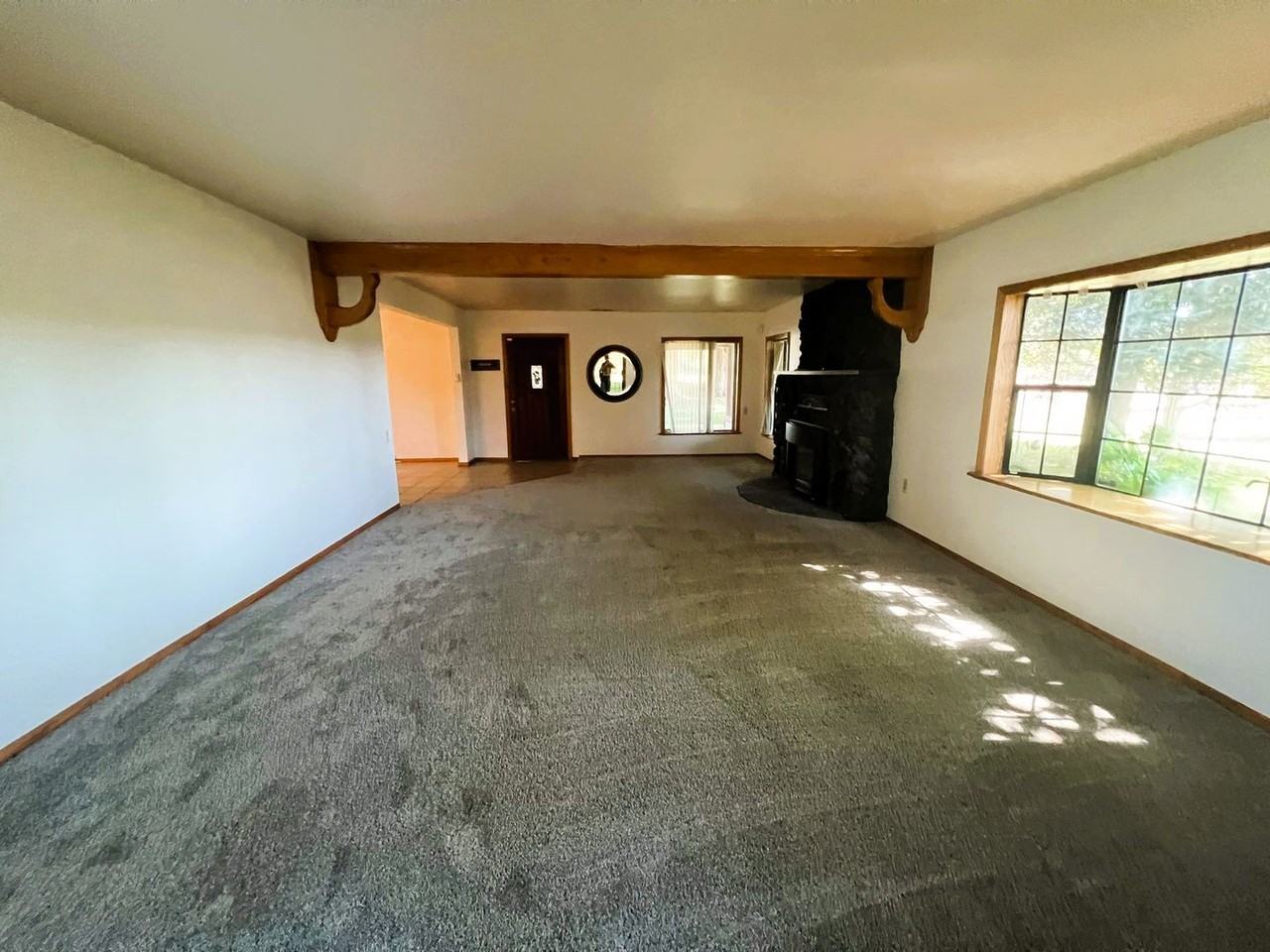 11015 Schafer Ave - Photo 5 of 23