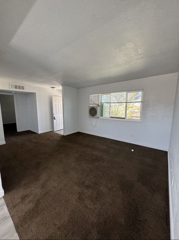 21001 Berry Street - Photo 3 of 11