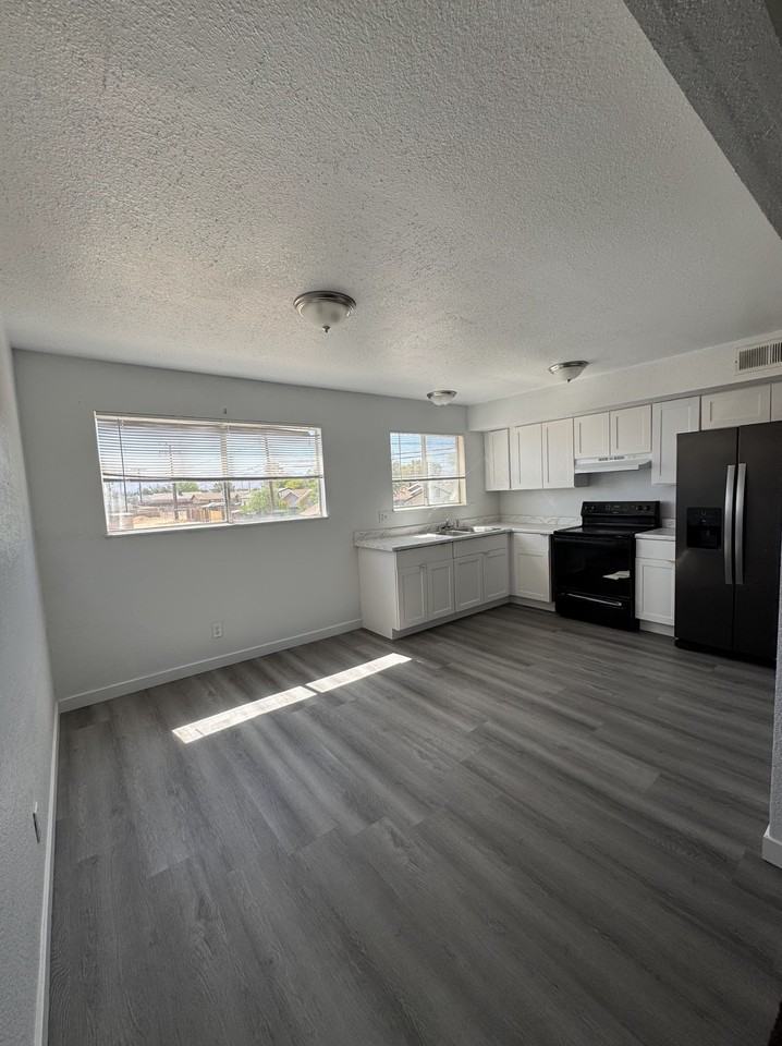 21001 Berry Street - Photo 5 of 11