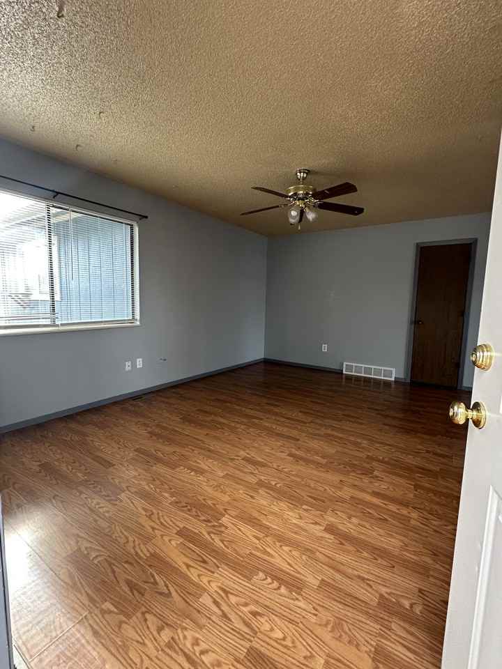1505 East 8th Street - Photo 2 of 11