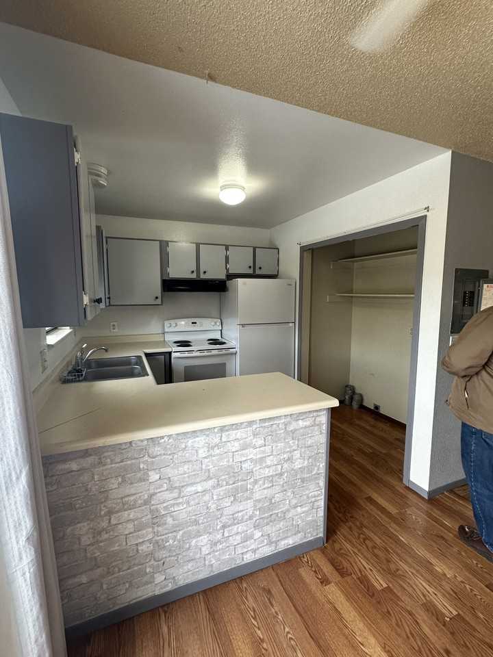 1505 East 8th Street - Photo 3 of 11