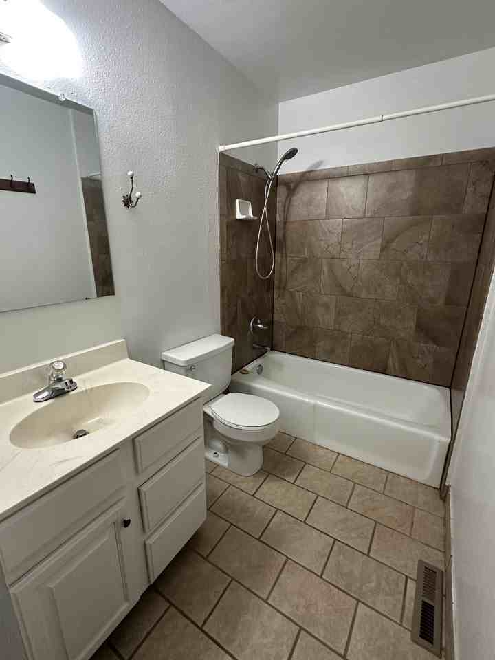 1505 East 8th Street - Photo 6 of 11