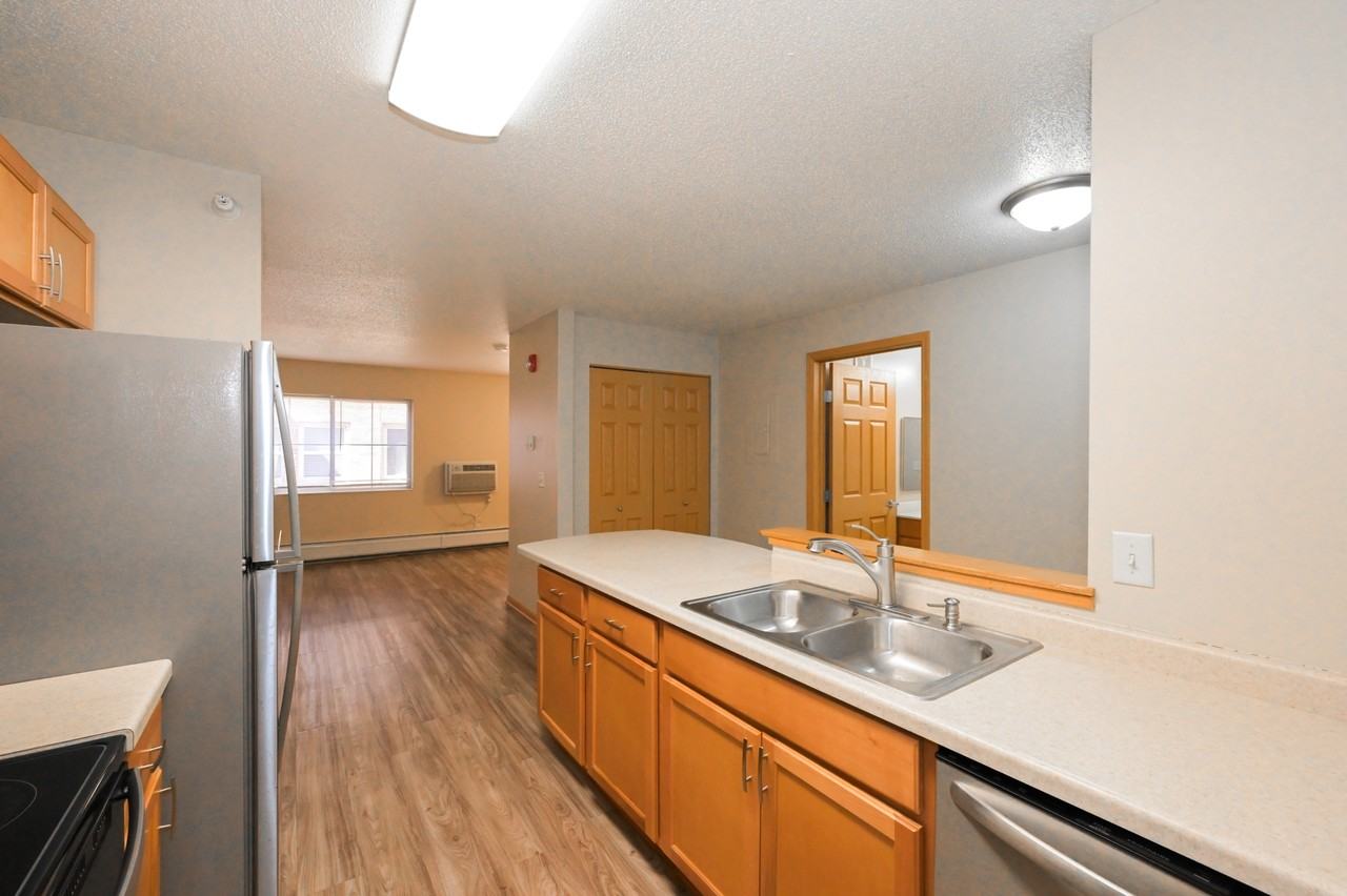Hamilton 508 4th Street Southwest - Photo 2 of 50
