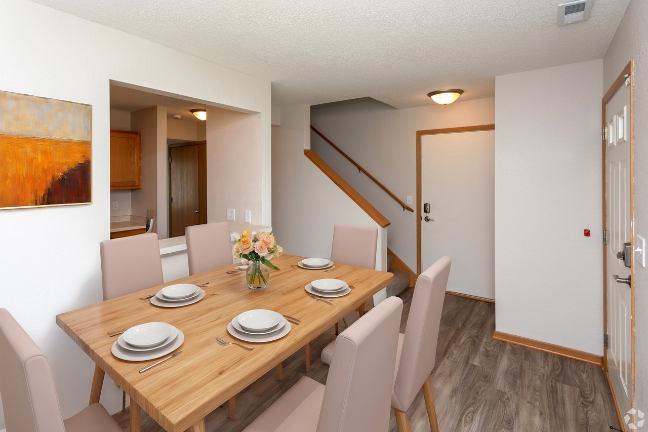 Dakota Townhomes - Photo 4 of 36