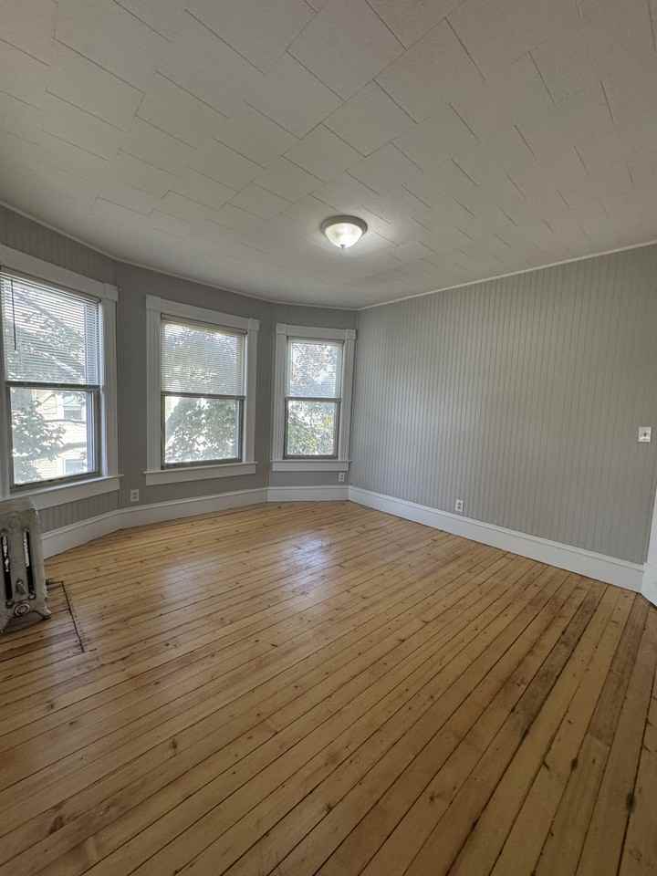 1825 Northampton Street - Photo 4 of 9