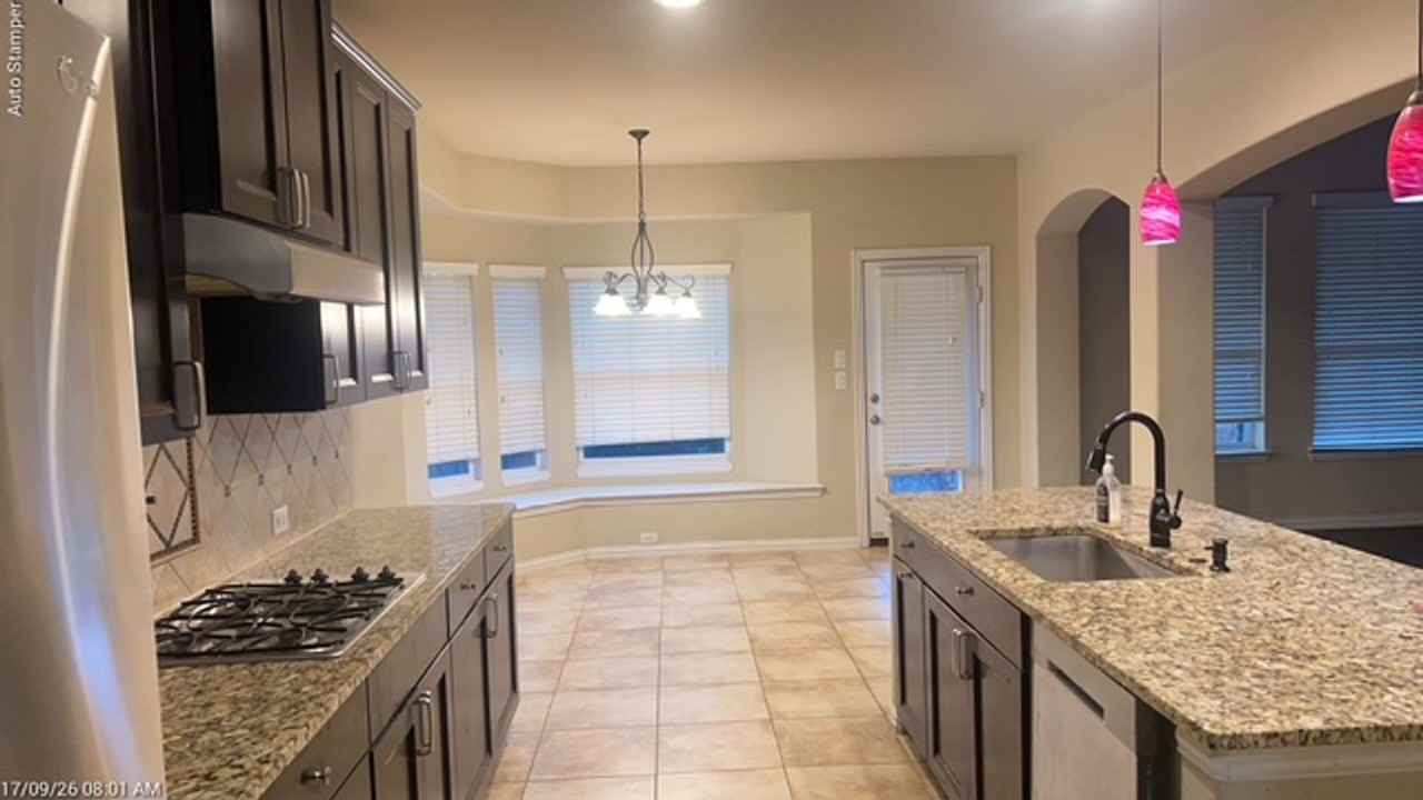 2505 Mesa Glen Dr - Photo 3 of 50
