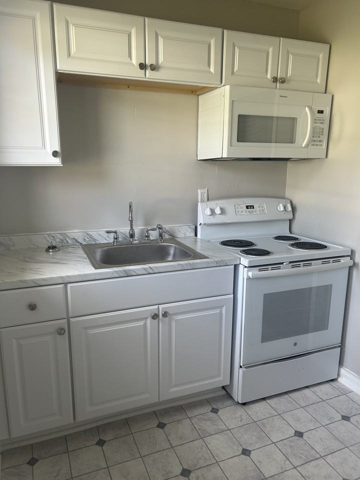129 Holliday Drive - Photo 2 of 6