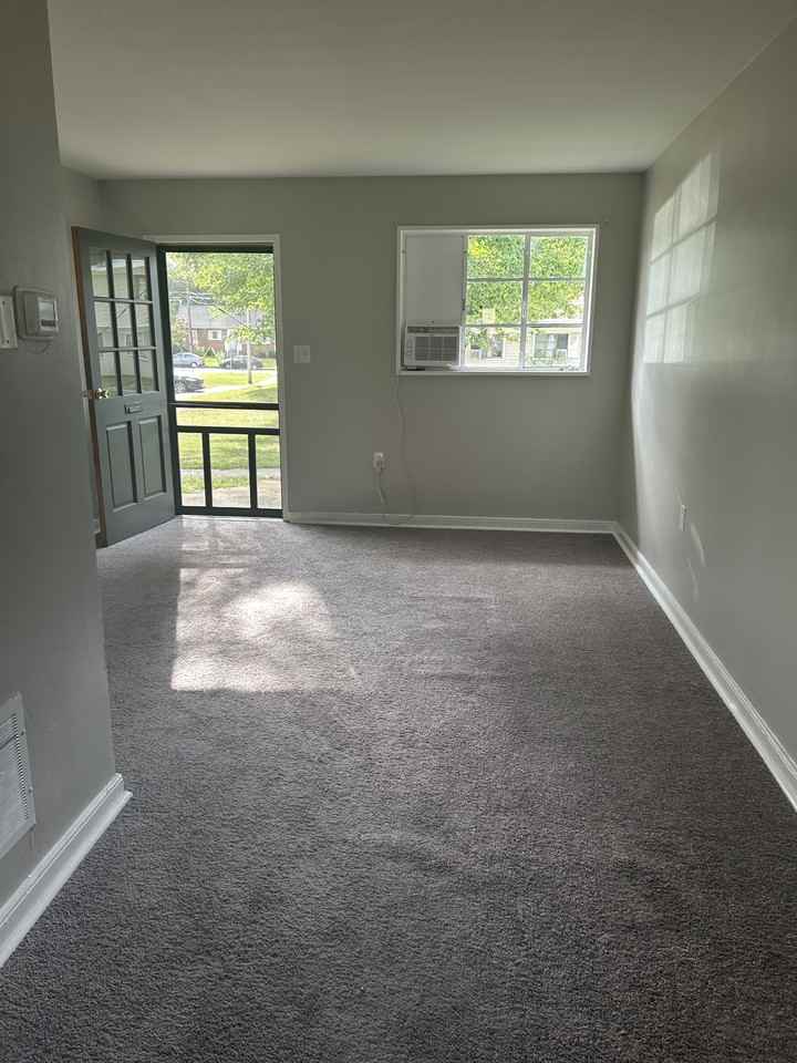 129 Holliday Drive - Photo 3 of 6