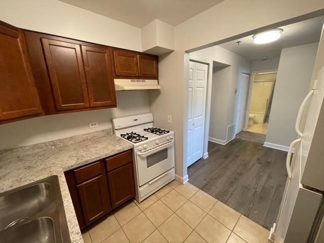 Lynwood Apartments - Photo 2 of 7