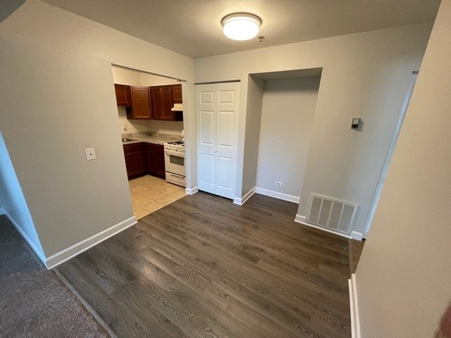 Lynwood Apartments - Photo 4 of 7