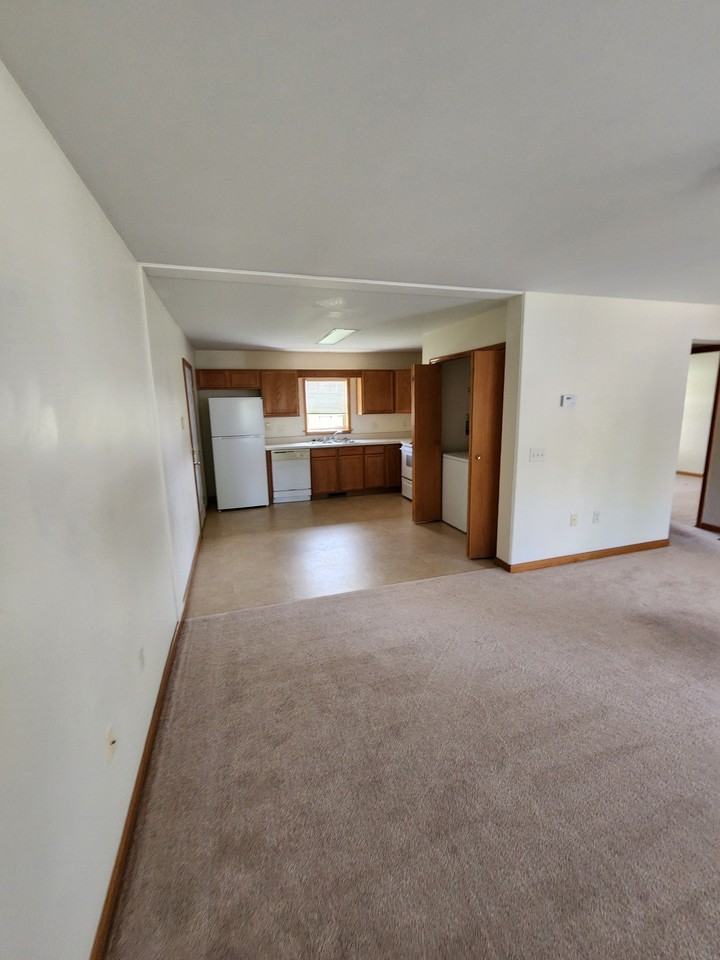 380 Browns Lane - Photo 6 of 13