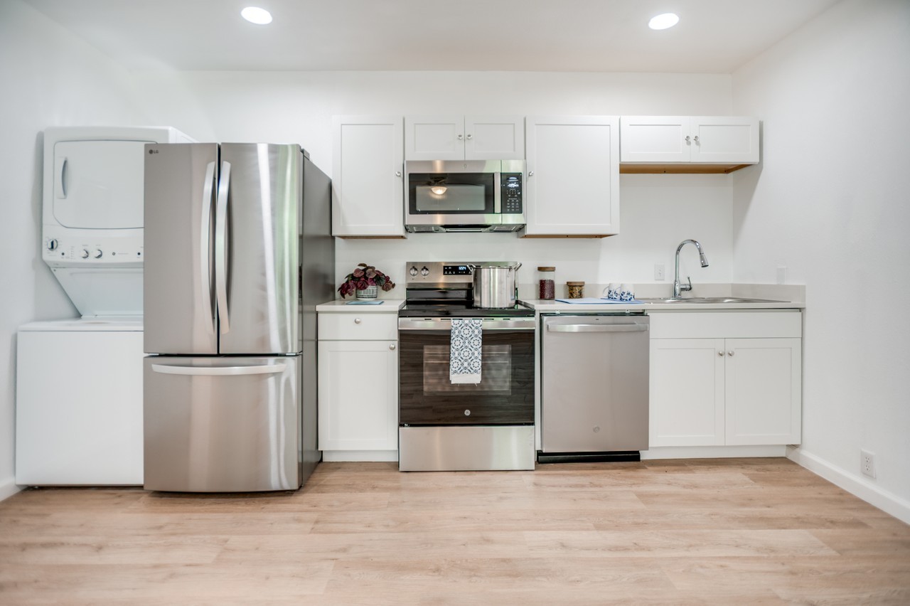 905 West Abram Street - Photo 2 of 38