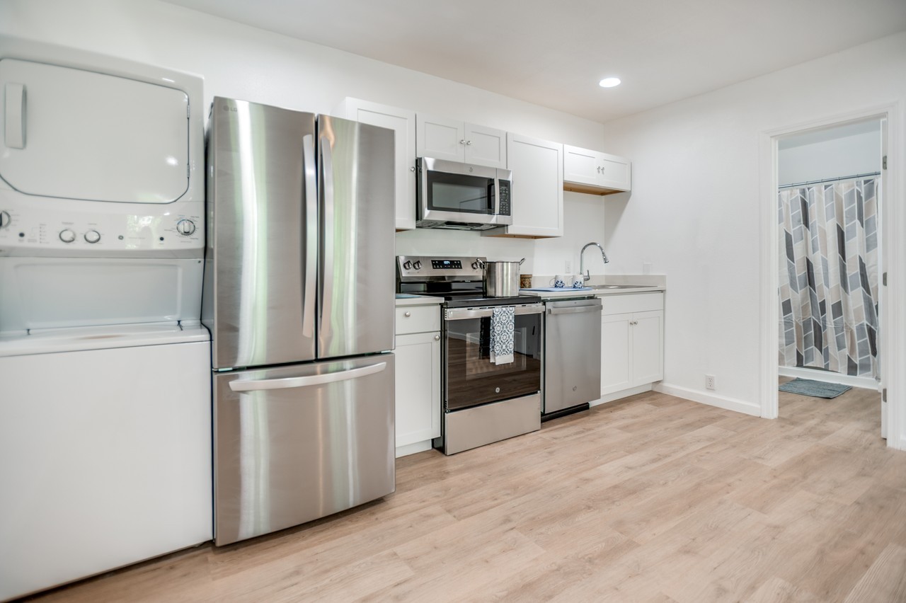 905 West Abram Street - Photo 3 of 38