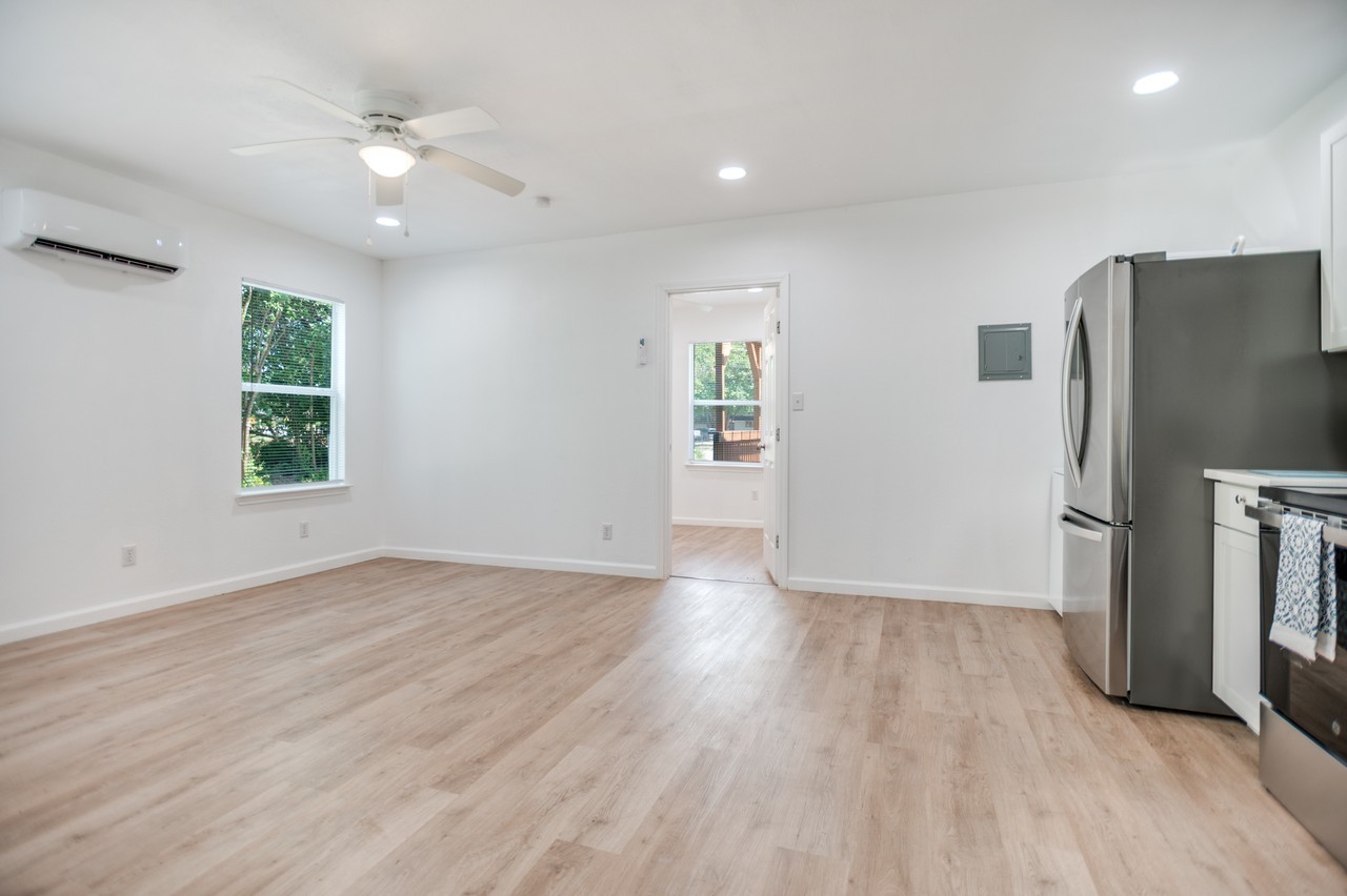 905 West Abram Street - Photo 4 of 38
