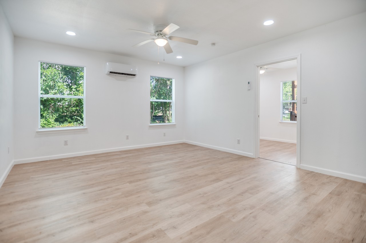 905 West Abram Street - Photo 5 of 38