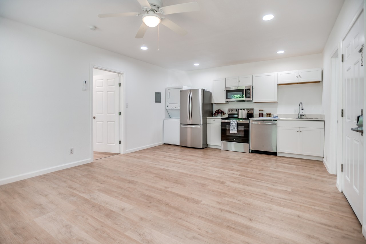 905 West Abram Street - Photo 6 of 38