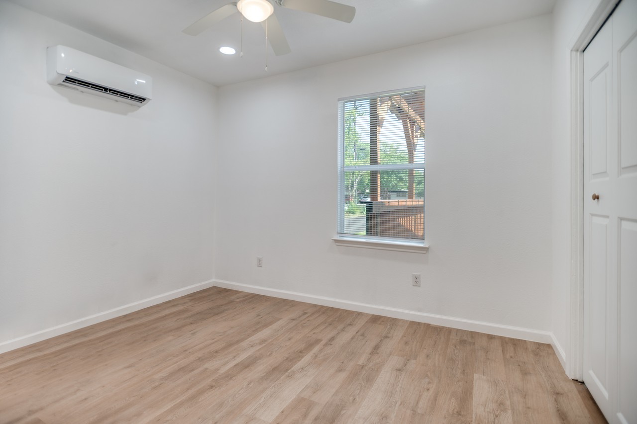 905 West Abram Street - Photo 7 of 38