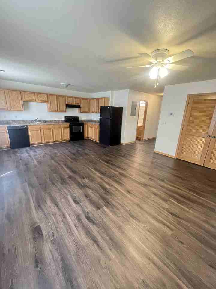 405 Broad Street - Photo 2 of 10