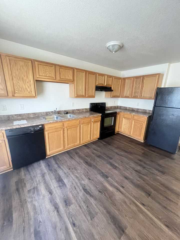 405 Broad Street - Photo 3 of 10