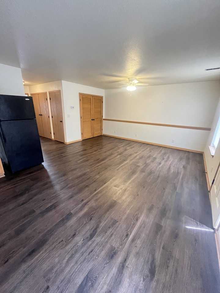 405 Broad Street - Photo 4 of 10