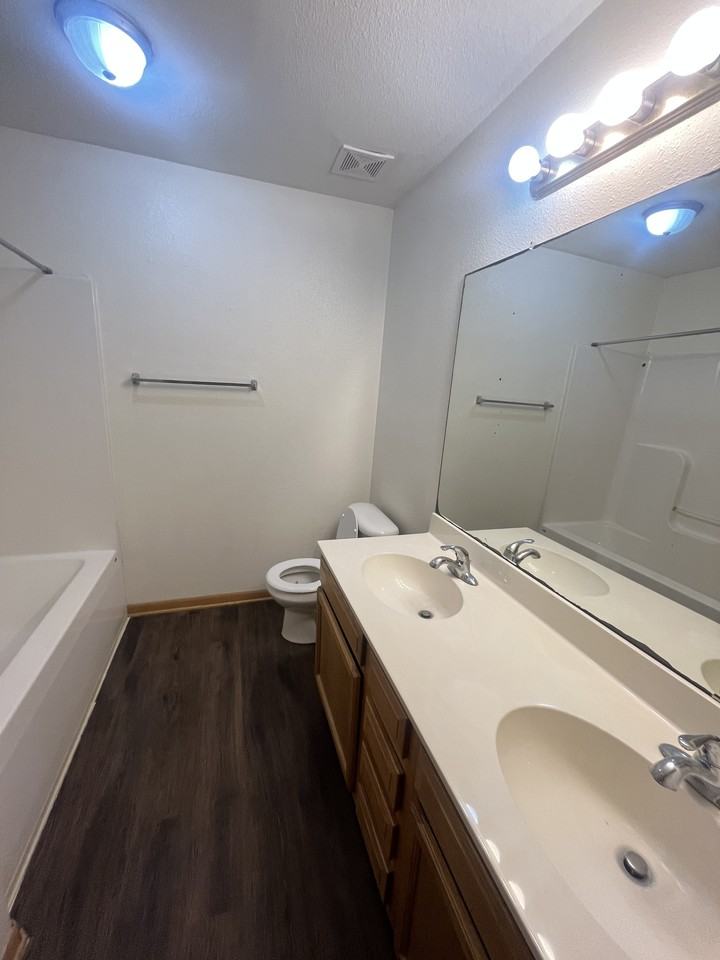405 Broad Street - Photo 6 of 10