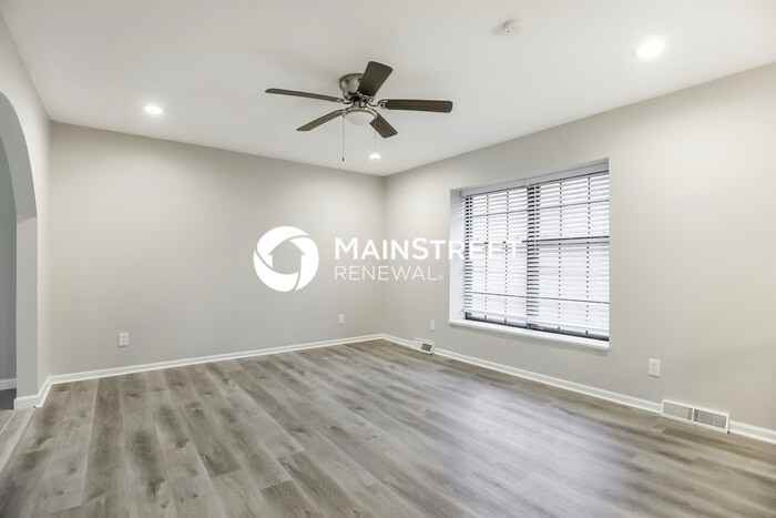 11012 E 75th St - Photo 2 of 16
