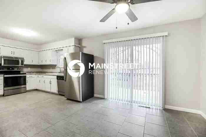 11012 E 75th St - Photo 4 of 16