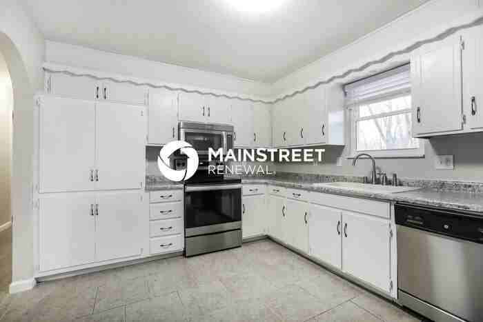 11012 E 75th St - Photo 5 of 16