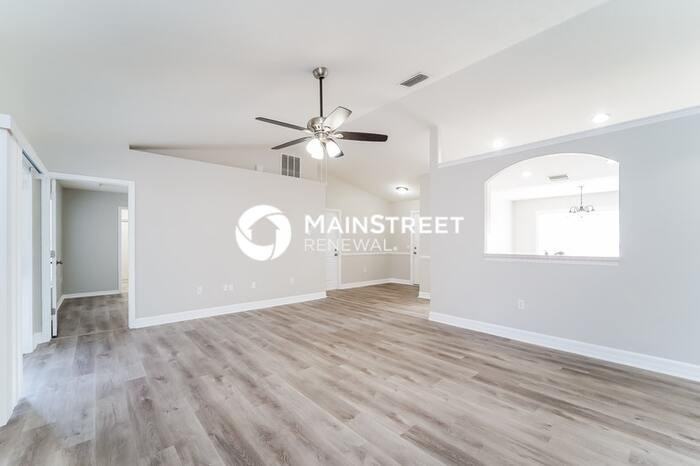 2538 Margaret Ln - Photo 4 of 16