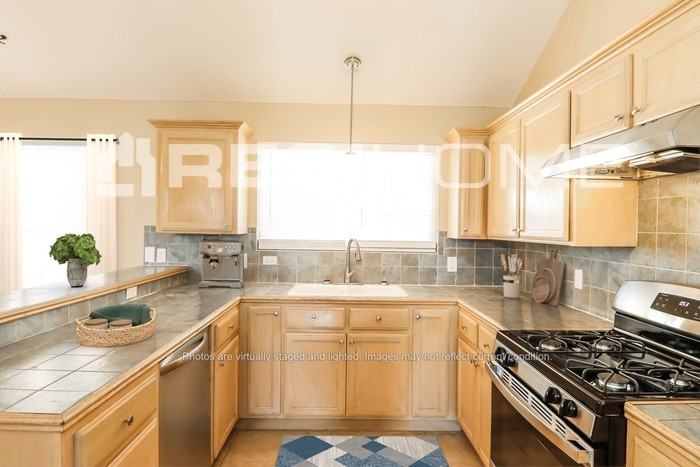 1132 Sparrow Hawk Dr - Photo 2 of 16
